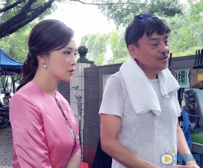 周显欣与人合照 周显欣高清写真_周显欣高清剧照
