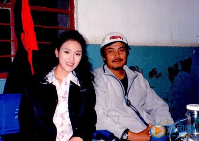 周显欣与人合照 周显欣高清写真_周显欣高清剧照