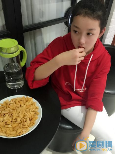 汤甄生活照 汤甄高清写真_汤甄高清剧照