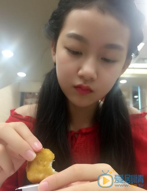 汤甄生活照 汤甄高清写真_汤甄高清剧照