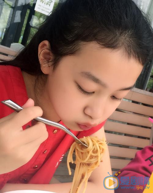 汤甄生活照 汤甄高清写真_汤甄高清剧照