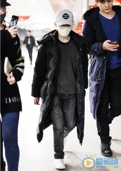郭敬明机场路透照 郭敬明高清写真_郭敬明高清剧照