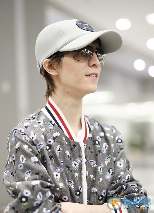 郭敬明机场路透照 郭敬明高清写真_郭敬明高清剧照