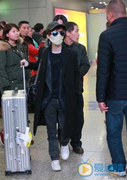 郭敬明机场路透照 郭敬明高清写真_郭敬明高清剧照