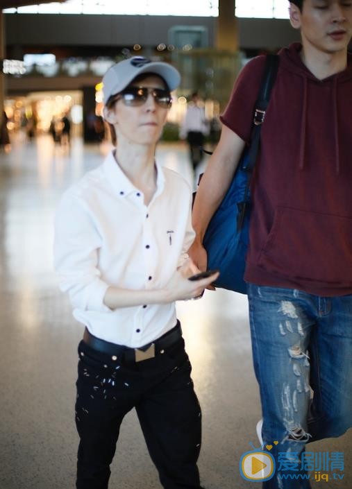 郭敬明机场路透照 郭敬明高清写真_郭敬明高清剧照