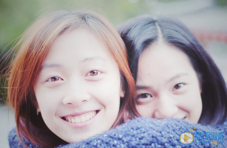 邵芸与人合照 邵芸高清写真_邵芸高清剧照