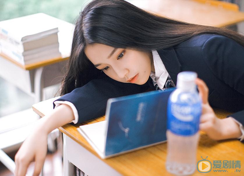 吴小萱制服写真 吴小萱高清写真_吴小萱高清剧照