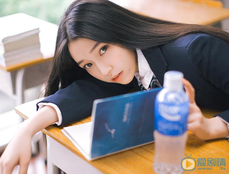 吴小萱制服写真 吴小萱高清写真_吴小萱高清剧照