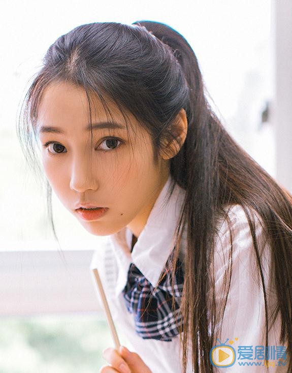 吴小萱制服写真 吴小萱高清写真_吴小萱高清剧照