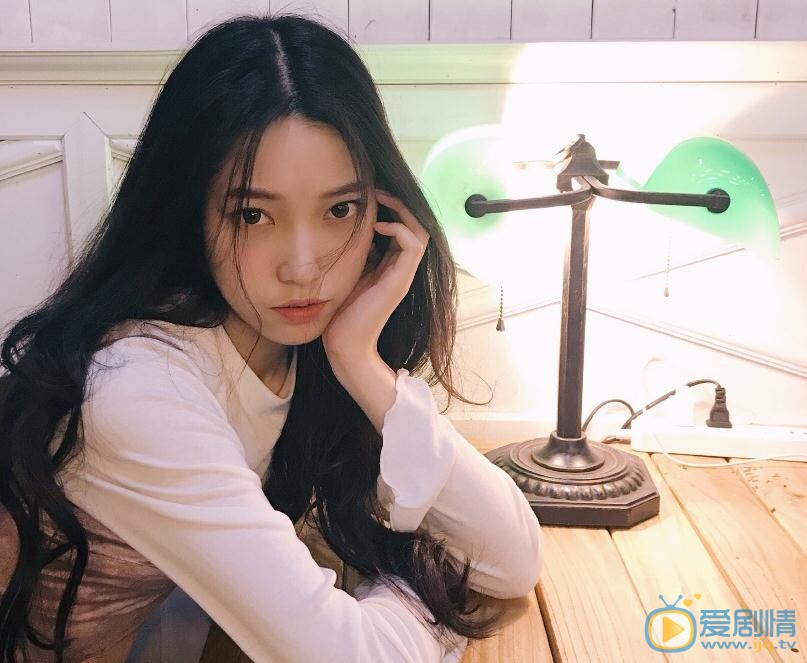 吴小萱颓废写真 吴小萱高清写真_吴小萱高清剧照
