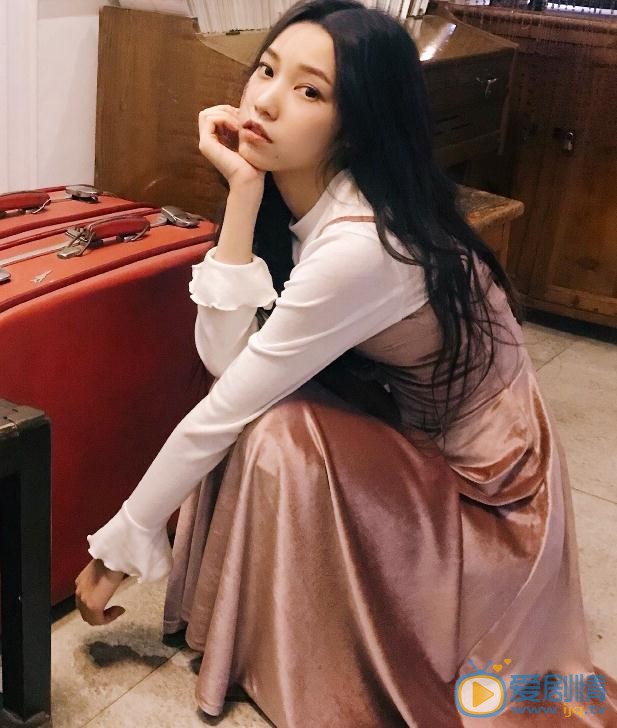 吴小萱颓废写真 吴小萱高清写真_吴小萱高清剧照