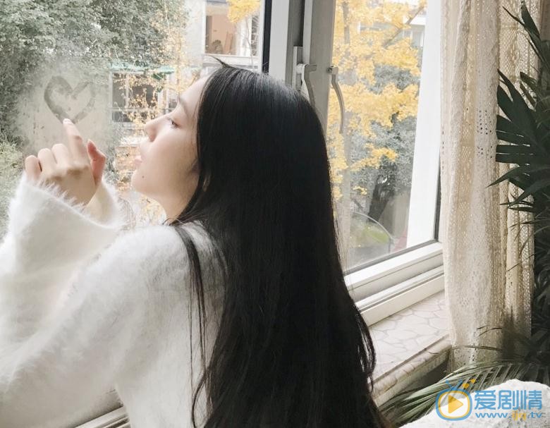 吴小萱颓废写真 吴小萱高清写真_吴小萱高清剧照