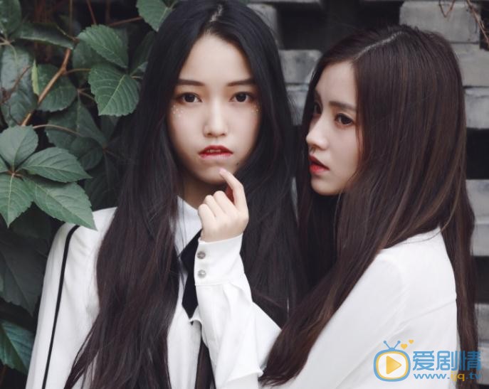 吴小萱与人合照 吴小萱高清写真_吴小萱高清剧照
