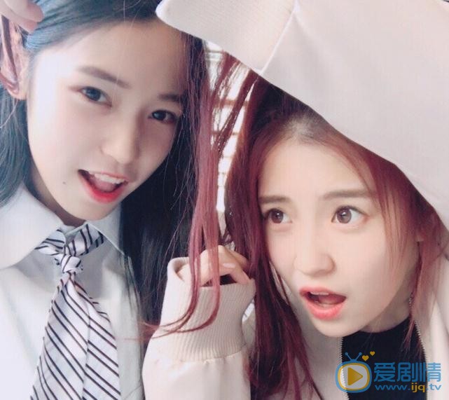 吴小萱与人合照 吴小萱高清写真_吴小萱高清剧照