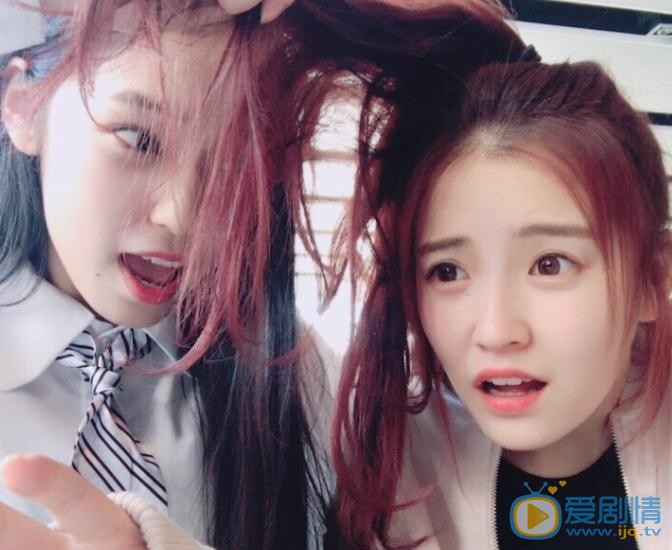 吴小萱与人合照 吴小萱高清写真_吴小萱高清剧照