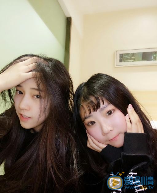吴小萱与人合照 吴小萱高清写真_吴小萱高清剧照