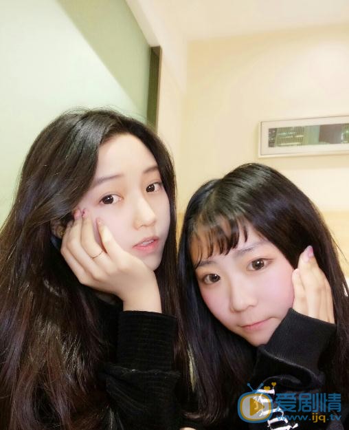 吴小萱与人合照 吴小萱高清写真_吴小萱高清剧照