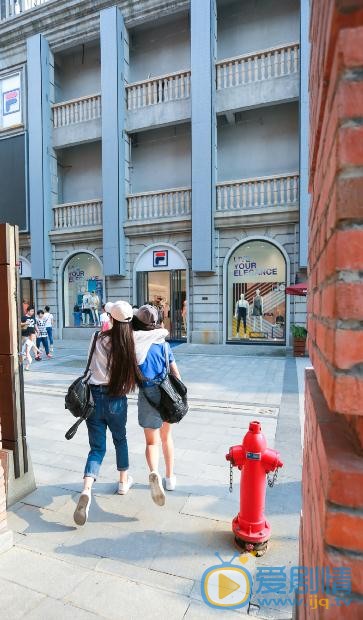 吴小萱与人合照 吴小萱高清写真_吴小萱高清剧照