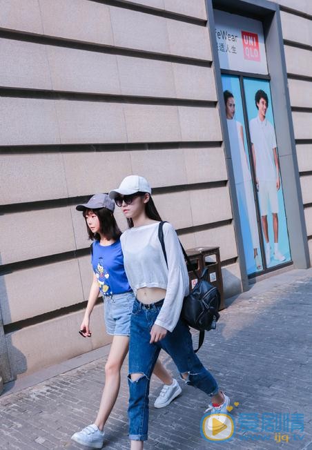 吴小萱与人合照 吴小萱高清写真_吴小萱高清剧照