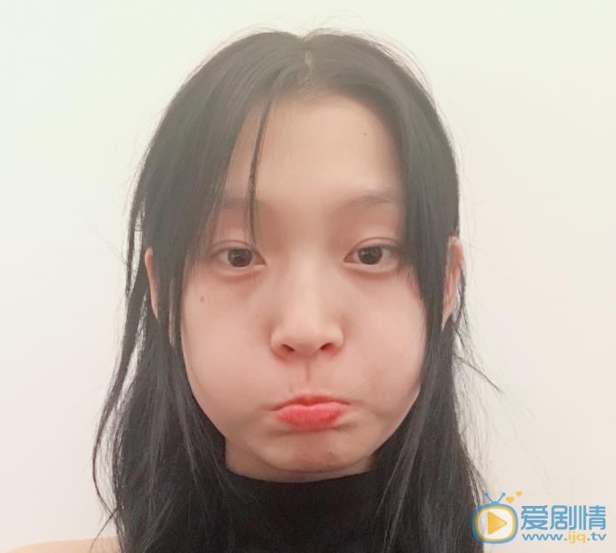 王新宇红唇照片 王新宇高清写真_王新宇高清剧照