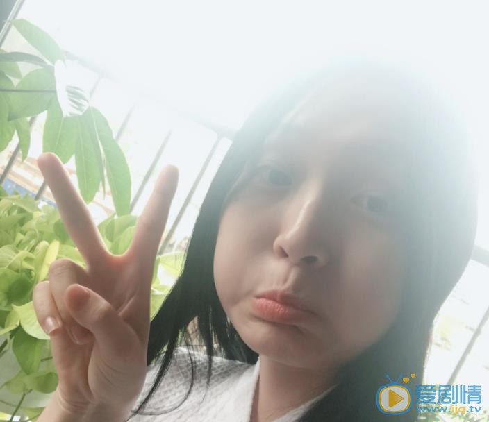 王新宇红唇照片 王新宇高清写真_王新宇高清剧照