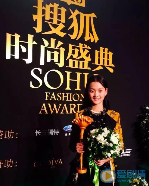 王新宇可爱卖萌照 王新宇高清写真_王新宇高清剧照