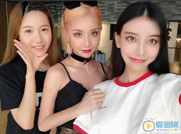 刘阡羽好友合照写真 刘阡羽高清写真_刘阡羽高清剧照