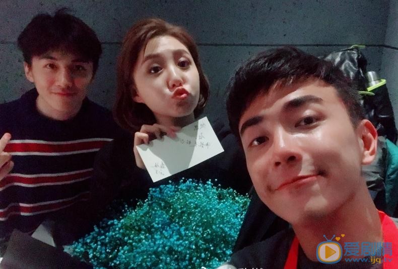 李欣燃与人合照 李欣燃高清写真_李欣燃高清剧照