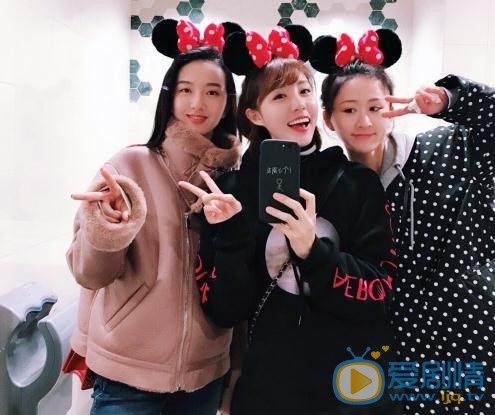 李欣燃与人合照 李欣燃高清写真_李欣燃高清剧照