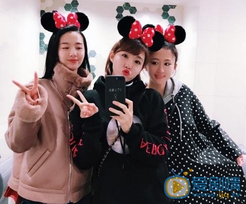李欣燃与人合照 李欣燃高清写真_李欣燃高清剧照