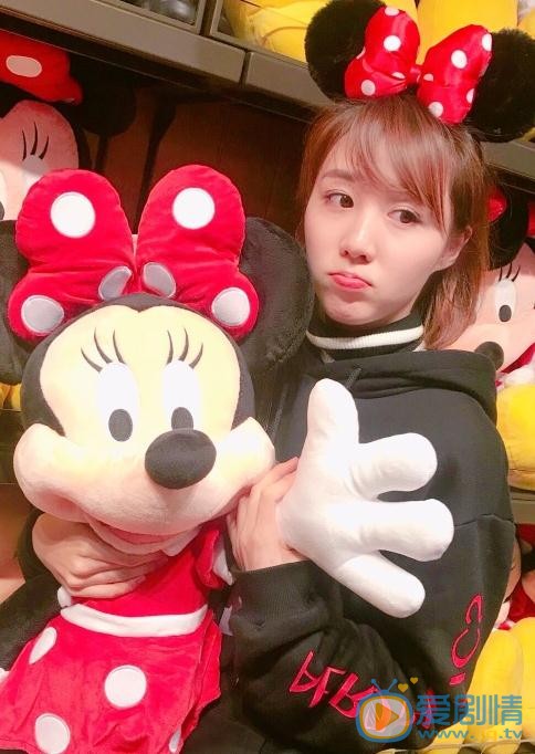 李欣燃与人合照 李欣燃高清写真_李欣燃高清剧照