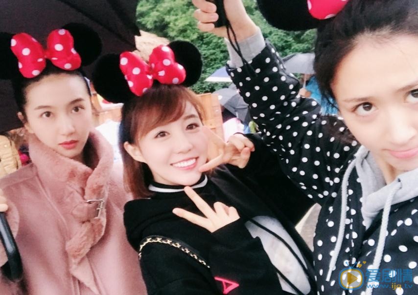 李欣燃与人合照 李欣燃高清写真_李欣燃高清剧照