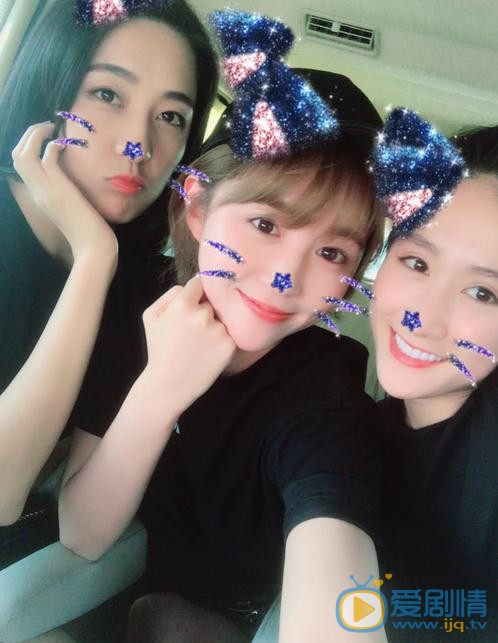 李欣燃与人合照 李欣燃高清写真_李欣燃高清剧照