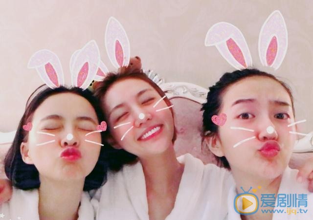李欣燃与人合照 李欣燃高清写真_李欣燃高清剧照