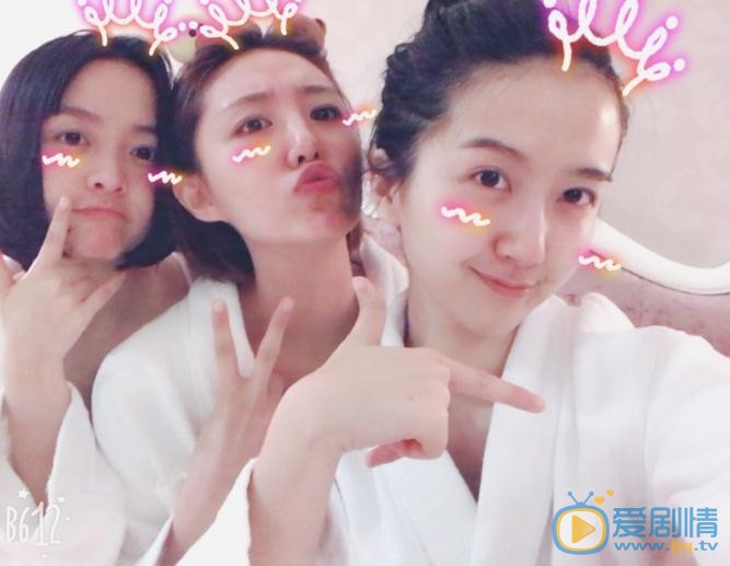 李欣燃与人合照 李欣燃高清写真_李欣燃高清剧照