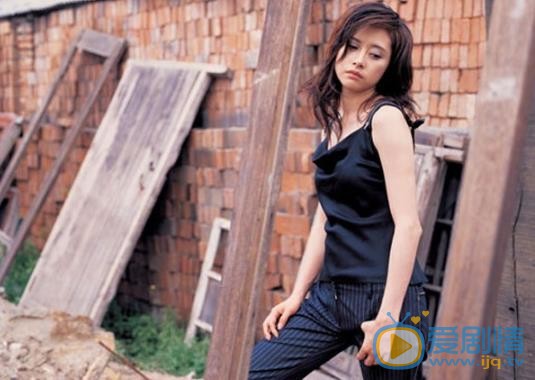 何美钿早期青涩照 何美钿高清写真_何美钿高清剧照