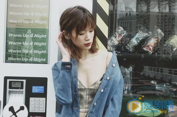 康倩雯街拍写真 康倩雯高清写真_康倩雯高清剧照