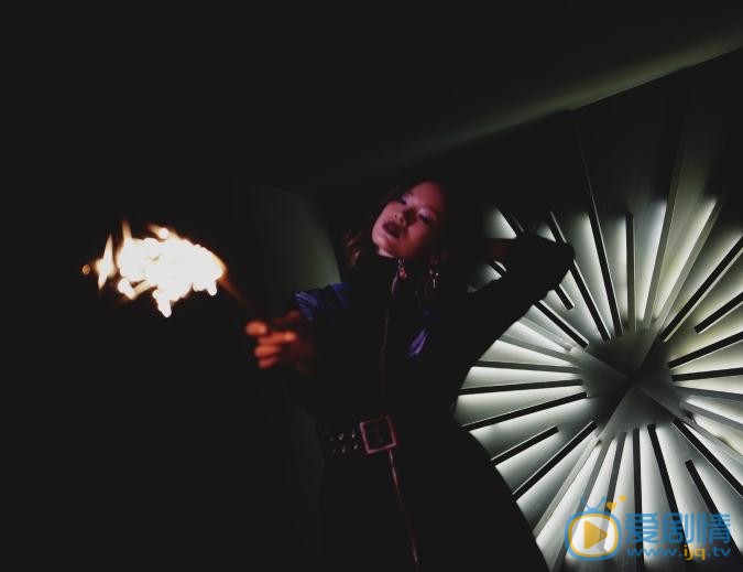 康倩雯杂志写真 康倩雯高清写真_康倩雯高清剧照