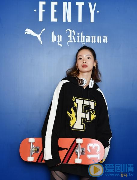 康倩雯气质写真 康倩雯高清写真_康倩雯高清剧照