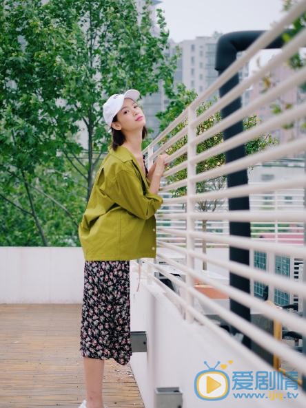 康倩雯街拍写真 康倩雯高清写真_康倩雯高清剧照