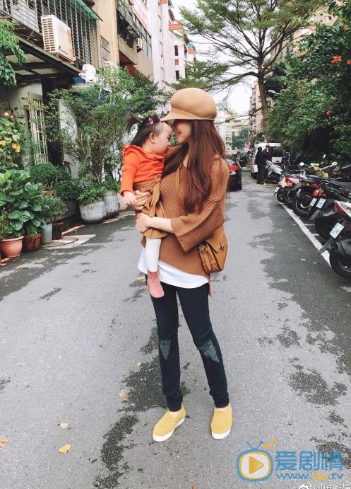 伊能静和女儿合照 伊能静高清写真_伊能静高清剧照