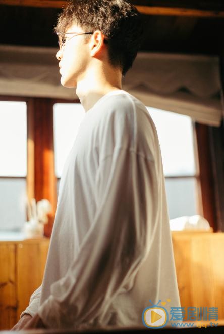 陆羽白色写真 陆羽高清写真_陆羽高清剧照