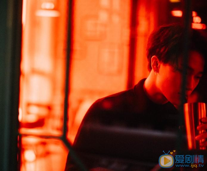 方泰贤夜色写真 方泰贤高清写真_方泰贤高清剧照
