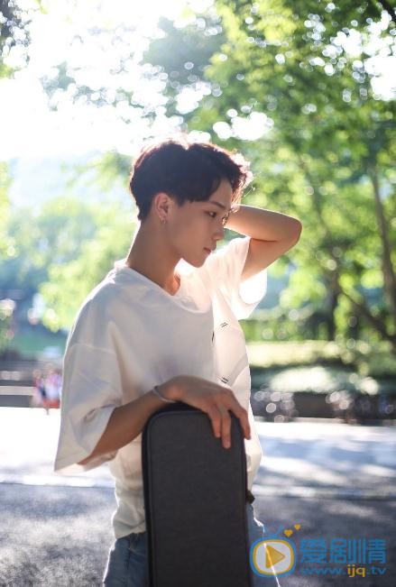 方泰贤白色写真 方泰贤高清写真_方泰贤高清剧照