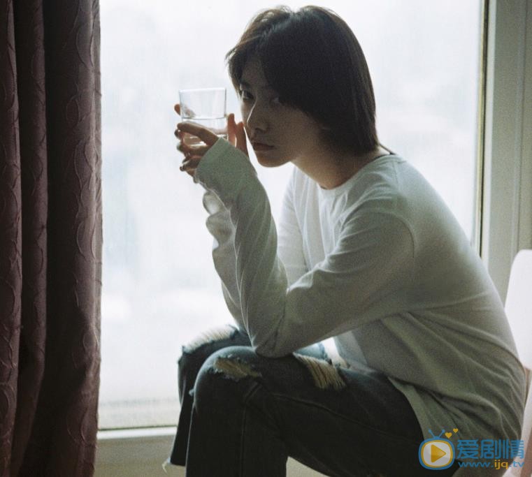 王若珊唯美街拍照 王若珊高清写真_王若珊高清剧照