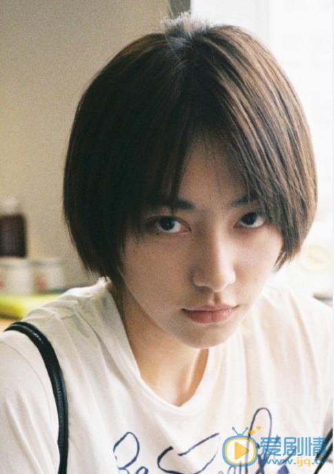 王若珊唯美街拍照 王若珊高清写真_王若珊高清剧照