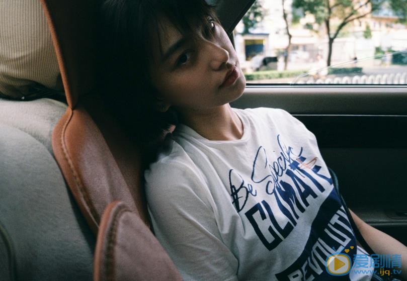 王若珊唯美街拍照 王若珊高清写真_王若珊高清剧照