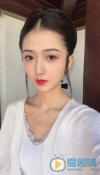 杨雁翎俏丽写真 杨雁翎高清写真_杨雁翎高清剧照