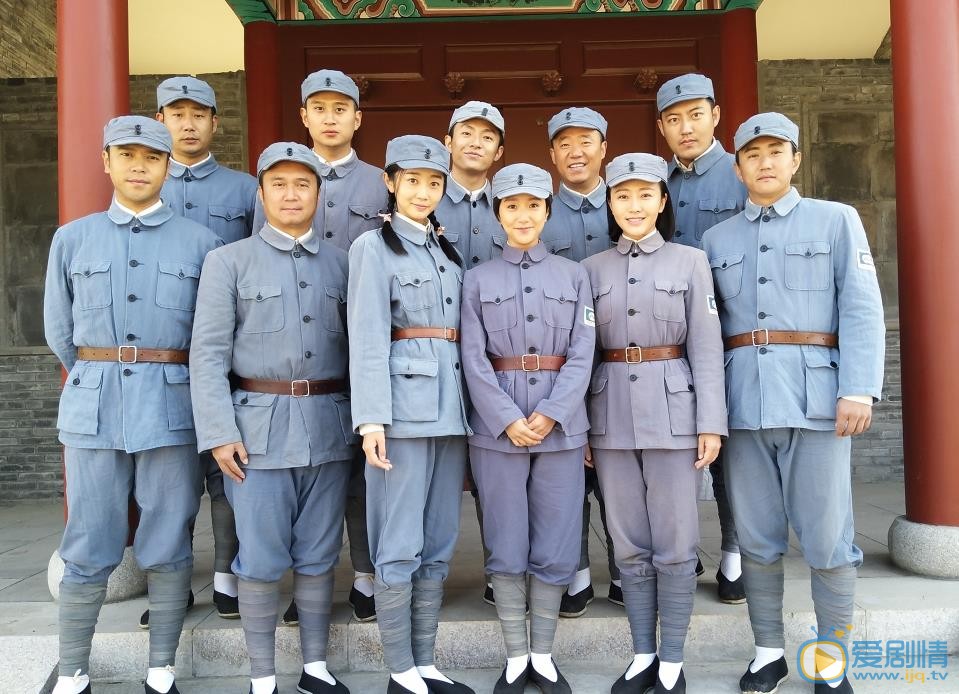 小妮扛枪剧照