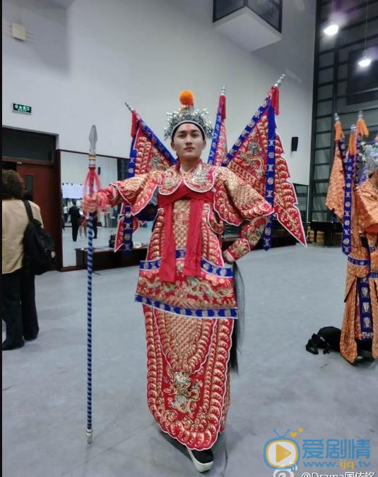 国依铭片场照 国依铭高清写真_国依铭高清剧照